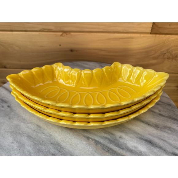 Vintage California Pottery Yellow Ruffled Serving Trays - Set of 3 - Picture 6 of 7